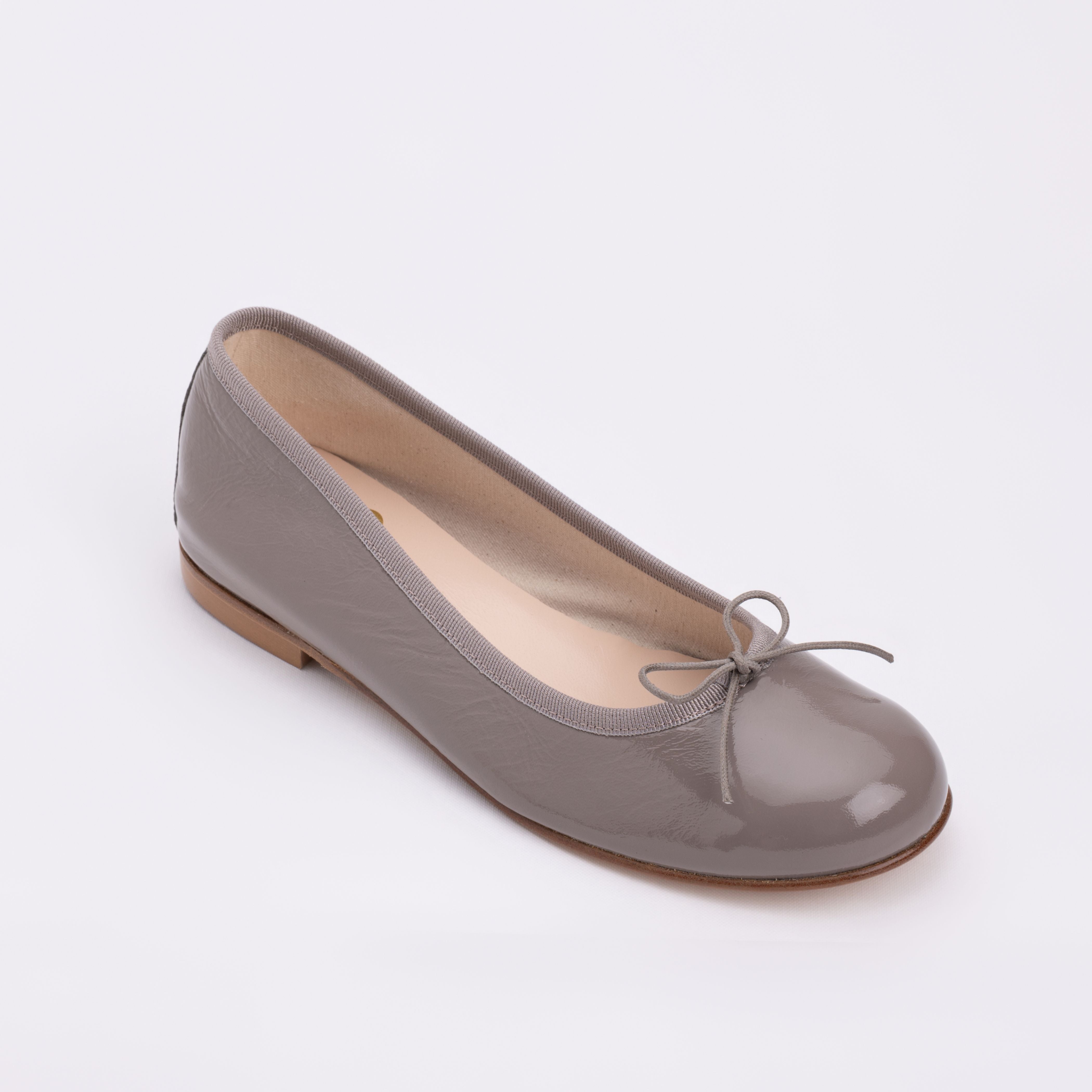 BALLERINA IN STUDIO GREY