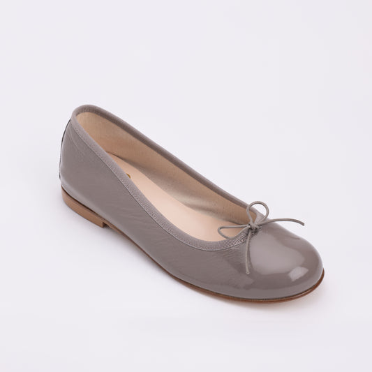 BALLERINA IN STUDIO GREY